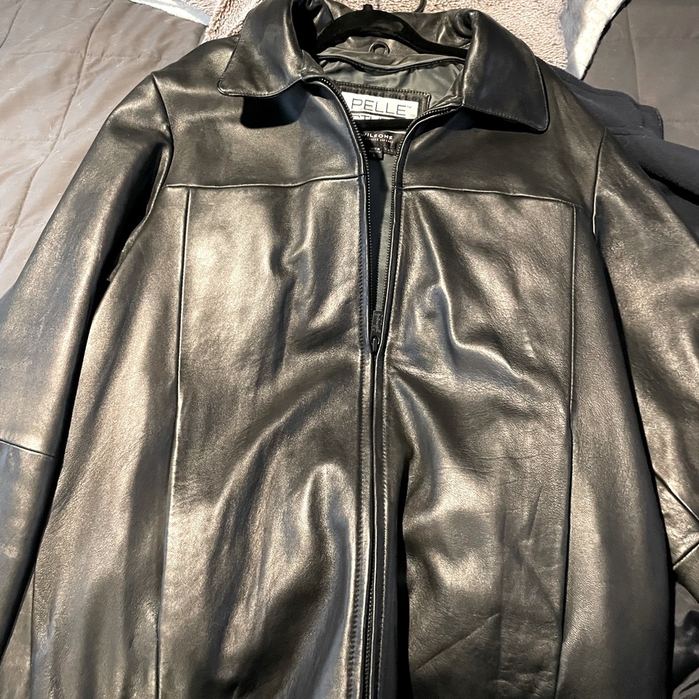 Wilson men’s size large Pelle Studio leather jacket-never worn.